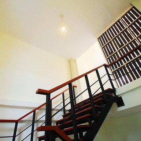 Sakul House Hostel Банкок Екстериор снимка