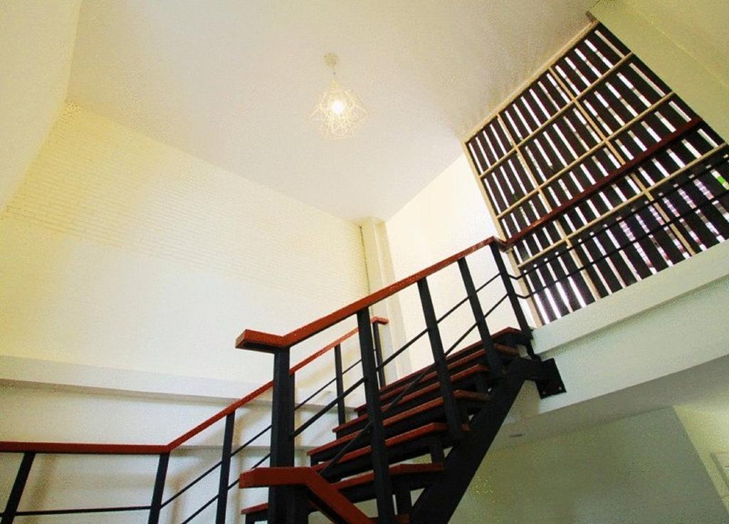 Sakul House Hostel Банкок Екстериор снимка
